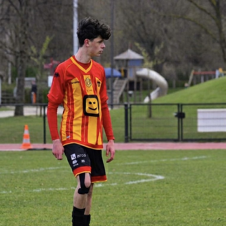 Jeugdspeler van KV Mechelen op het veld
